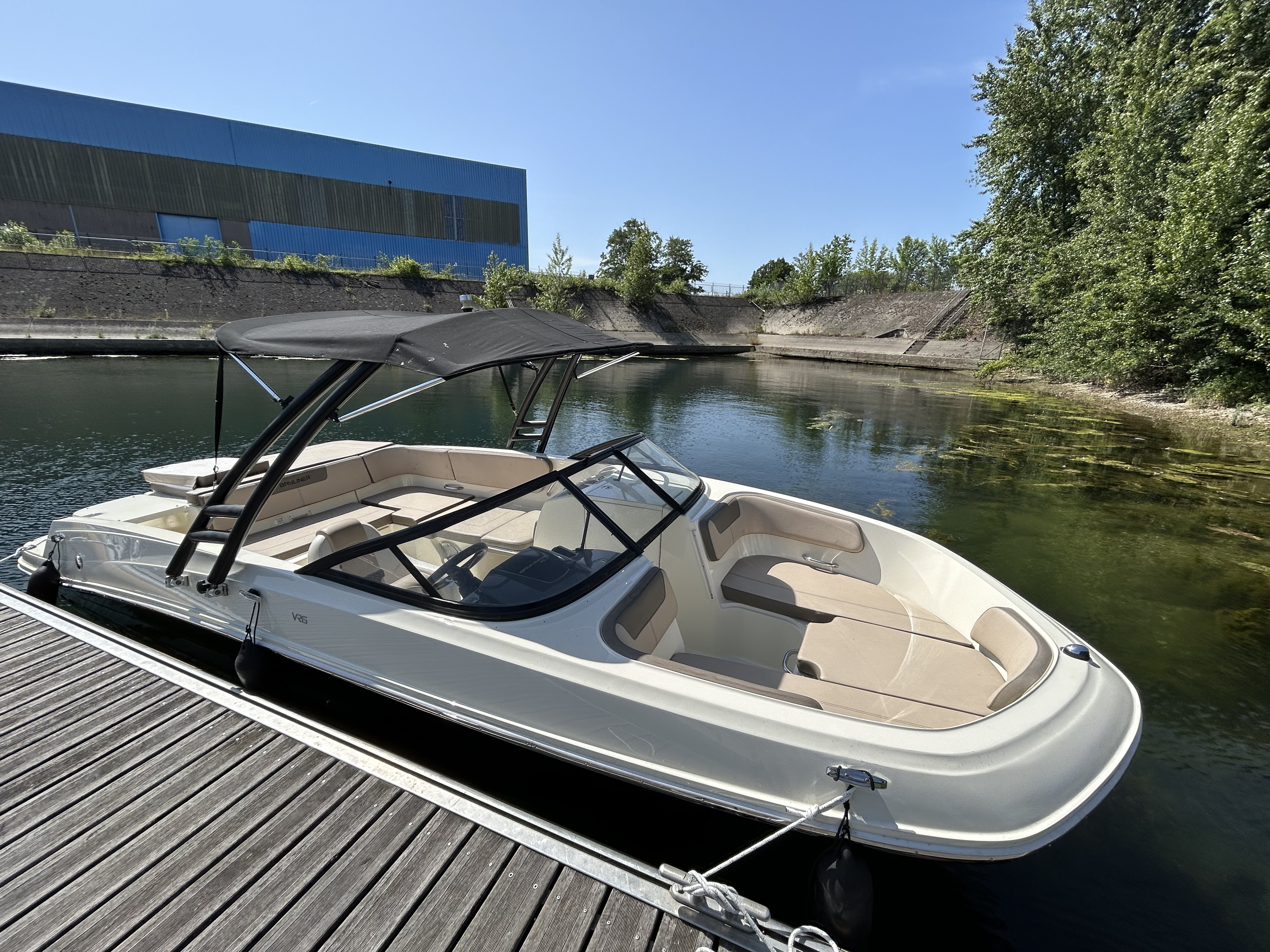 Le Revenant – Bayliner VR6